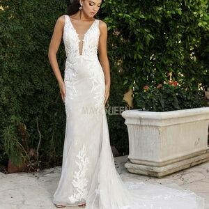 Elegant Off White Sheath Fitted Wedding Dress Bridal gown